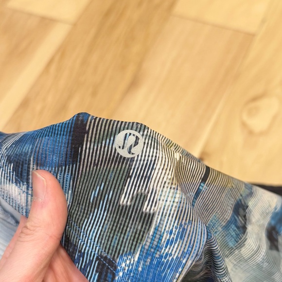 LIKE NEW Lululemon Women’s Play Off The Pleats Mid Rise Skirt - Picture 3 of 4